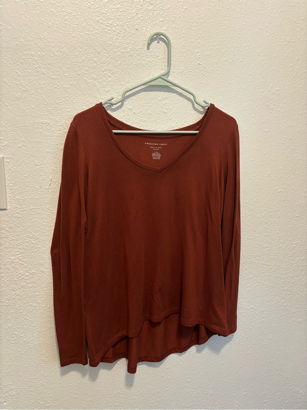 American Eagle Outfitters Women's Long-Sleeve V-Neck Top in Rust Brown